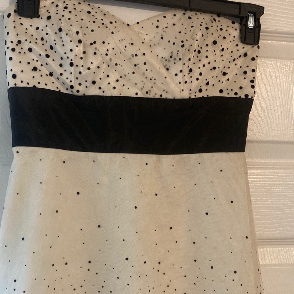 White House Black Market Strapless Cream Dress with Black Dot Print Size 0 - Picture 5 of 9